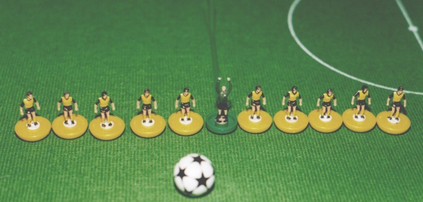 squadra subbuteo gialloverde